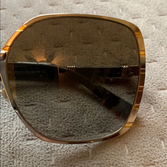 Perfect condition Tory Burch sunglasses - Picture 7 of 10